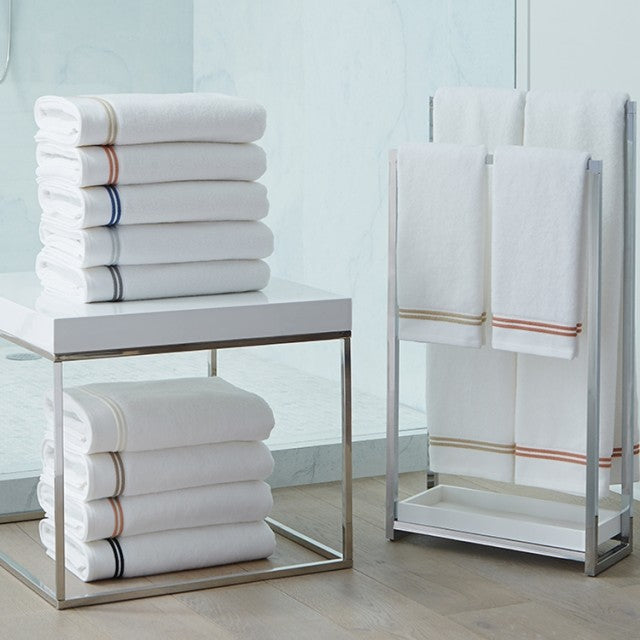 Aura Bath Towel White/Black 30x60