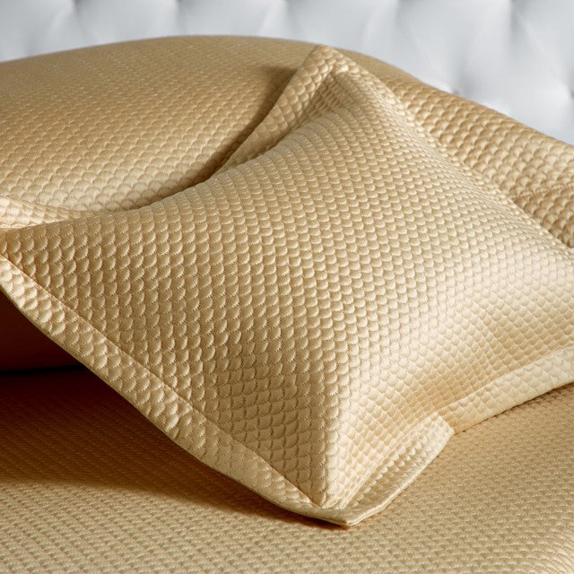 Alba Standard Sham 21 X 27, 2" Flange (1) by Matouk - R. Jabbour and Sons