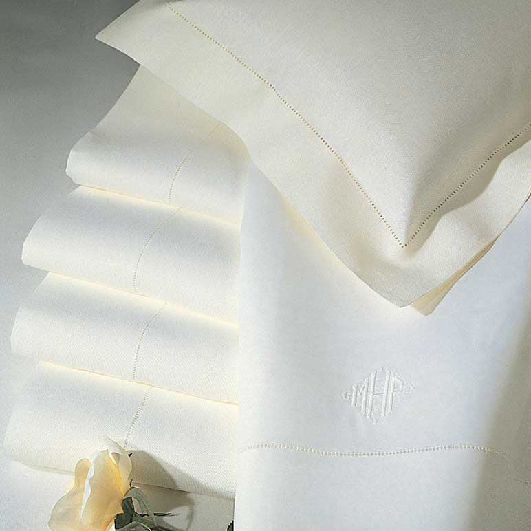 Classico Full/Queen Flat Sheet 96 X 114 by Sferra - R. Jabbour and Sons