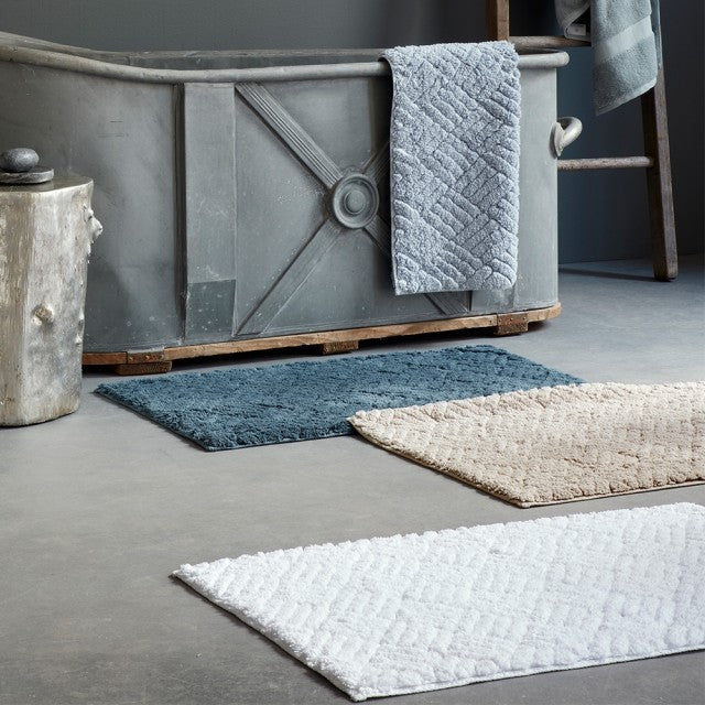 https://jabbourlinens.com/cdn/shop/products/maya_bath_rug_2_1024x1024.jpg?v=1586390659